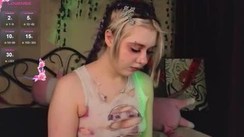 Snapshot of irissocute chatting on October 30, 9:33 am I am Cutie Iris3 online show from October 30, 9:33 am