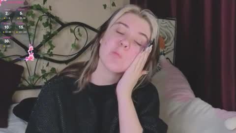 Snapshot of irissocute chatting on December 4, 9:29 am I am Cutie Iris3 online show from December 4, 9:29 am