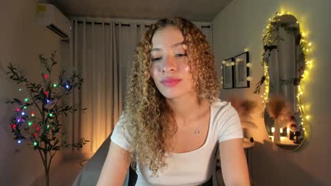 Snapshot of isa_____ chatting on January 7, 4:50 am isa_____ online show from January 7, 4:50 am