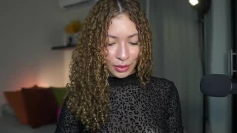 Snapshot of isa_____ chatting on September 14, 10:58 am isa_____ online show from September 14, 10:58 am