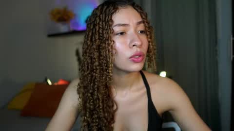 Snapshot of isa_____ chatting on November 8, 11:25 pm isa_____ online show from November 8, 11:25 pm