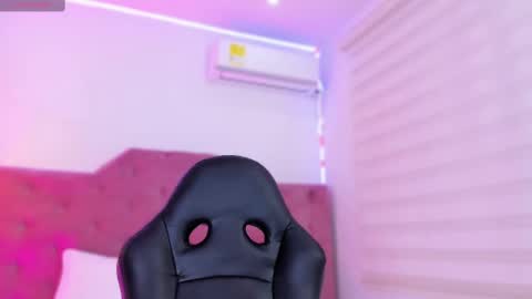 Snapshot of isa__cute chatting on February 10, 6:31 am ISA online show from February 10, 6:31 am