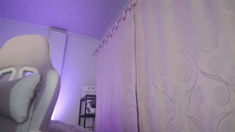 Isabella  online show from December 18, 9:59 am