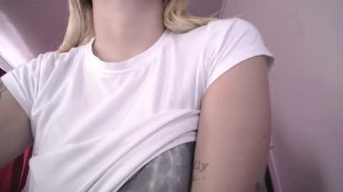 Isabella  online show from April 19, 5:45 pm