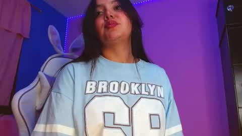 isa_jones1 online show from December 5, 2:42 am