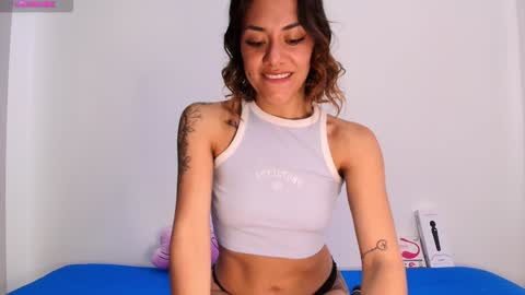 Snapshot of isa_laurentt chatting on January 23, 2:07 pm Isabella Laurentt online show from January 23, 2:07 pm