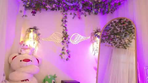 Isabella        online show from March 21, 10:02 pm