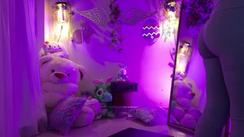 Isabella        online show from April 4, 2:25 pm