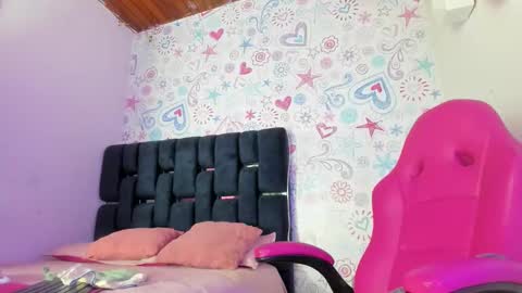 isa_rivas online show from December 3, 12:25 pm