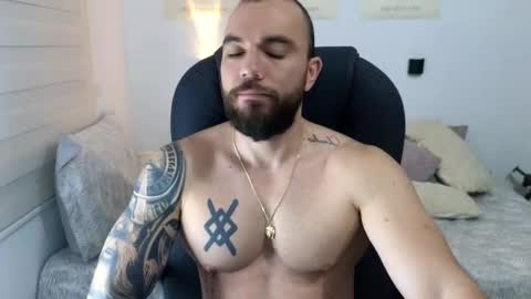 Snapshot of isaac_carter chatting on September 18, 11:12 am Isaac carter online show from September 18, 11:12 am