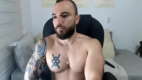 Snapshot of isaac_carter chatting on October 1, 11:16 am Isaac carter online show from October 1, 11:16 am