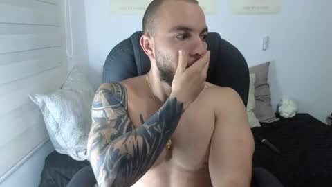 Snapshot of isaac_carter chatting on October 22, 11:10 am Isaac carter online show from October 22, 11:10 am