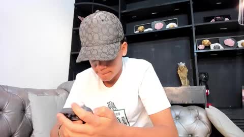 Isaac  online show from November 23, 6:52 pm