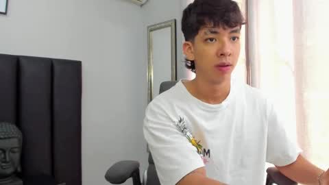 Snapshot of isaac_cryston chatting on February 9, 1:46 pm isaac_cryston online show from February 9, 1:46 pm