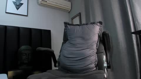 Snapshot of isaac_cryston chatting on March 7, 11:49 pm isaac_cryston online show from March 7, 11:49 pm