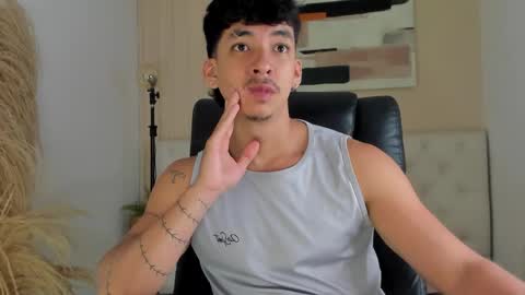 Snapshot of isaac_cryston chatting on November 5, 8:42 pm isaac_cryston online show from November 5, 8:42 pm