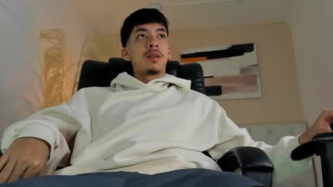 Snapshot of isaac_cryston chatting on December 13, 10:37 pm isaac_cryston online show from December 13, 10:37 pm