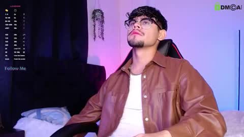 Snapshot of isaac_saenz chatting on October 12, 11:15 pm Isaac Saenz. online show from October 12, 11:15 pm