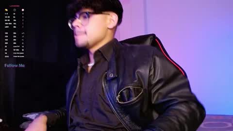 Snapshot of isaac_saenz chatting on October 28, 11:07 pm Isaac Saenz. online show from October 28, 11:07 pm