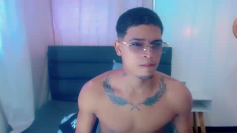 Snapshot of isaacas chatting on November 18, 11:36 am Isaacas online show from November 18, 11:36 am