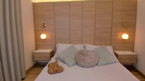 Snapshot of isabel_millher chatting on November 6, 3:07 am Isa online show from November 6, 3:07 am