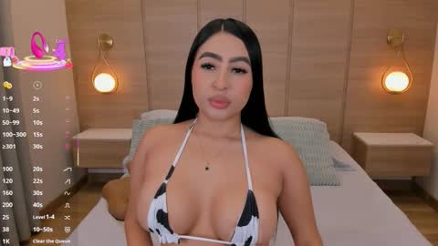 Snapshot of isabel_millher chatting on November 19, 3:17 am Isa online show from November 19, 3:17 am