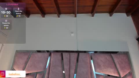 Snapshot of isabel_roux chatting on December 29, 3:22 am Isabel online show from December 29, 3:22 am