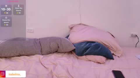 Snapshot of isabel_roux chatting on March 12, 4:19 am Isabel online show from March 12, 4:19 am