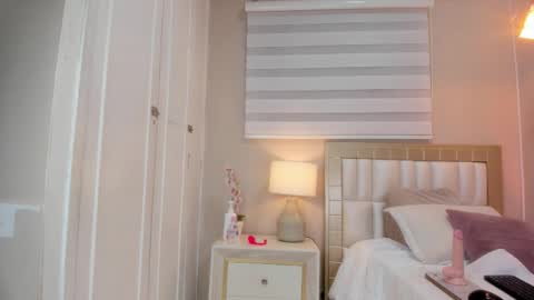 isabela__x online show from March 13, 11:39 am