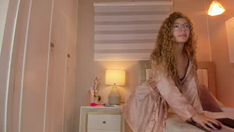 isabela__x online show from April 17, 11:35 am