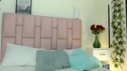 Snapshot of isabela_ferrer_ chatting on January 9, 4:17 pm I S A online show from January 9, 4:17 pm