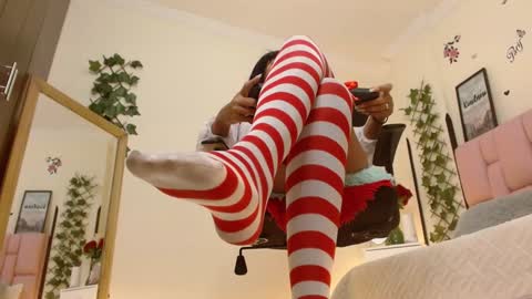 Snapshot of isabela_ferrer_ chatting on January 30, 5:17 pm I S A online show from January 30, 5:17 pm