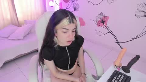 isabela_fiorelli online show from October 7, 1:30 pm