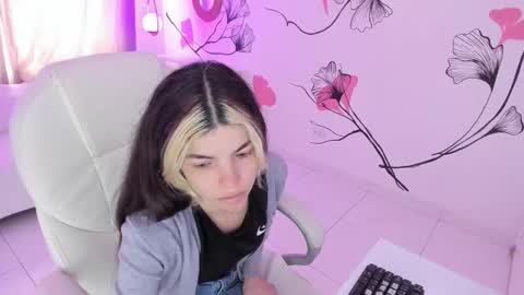 isabela_fiorelli online show from October 12, 1:21 pm