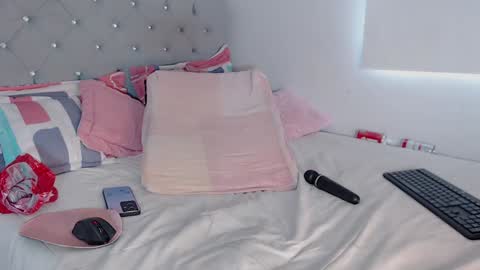 Snapshot of isabela_rossse1 chatting on December 11, 9:12 pm isabela online show from December 11, 9:12 pm