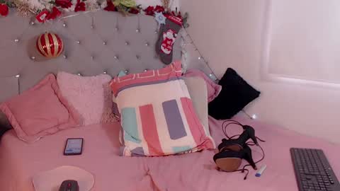 Snapshot of isabela_rossse1 chatting on December 19, 2:57 pm isabela online show from December 19, 2:57 pm