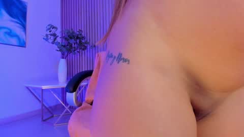 Isabel Bornner online show from February 1, 9:54 am