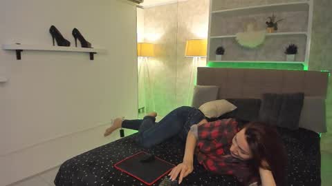 Snapshot of isabelkiss chatting on October 22, 6:24 am IsabelKiss online show from October 22, 6:24 am