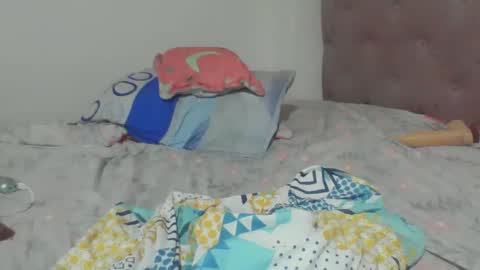 Snapshot of isabella_crown chatting on February 14, 3:00 am isabella online show from February 14, 3:00 am