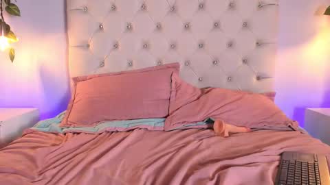   online show from October 14, 9:04 pm