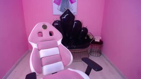 Snapshot of isabella_mendez_1 chatting on October 29, 2:19 pm Isa online show from October 29, 2:19 pm