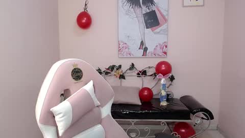 Snapshot of isabella_mendez_1 chatting on November 15, 2:46 pm Isa online show from November 15, 2:46 pm