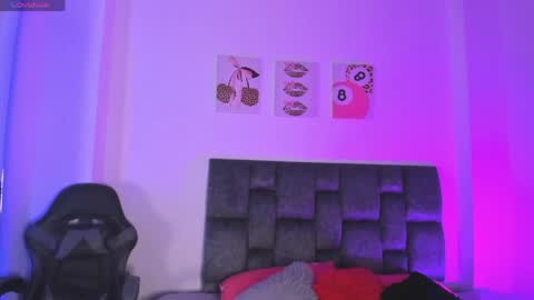 Snapshot of isabella_moon9 chatting on April 23, 12:40 pm Isabella Moon9 online show from April 23, 12:40 pm