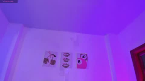 Snapshot of isabella_moon9 chatting on May 1, 12:21 pm Isabella Moon9 online show from May 1, 12:21 pm