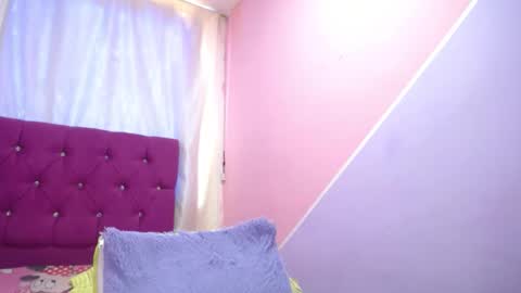 Snapshot of isabella_nice_ chatting on October 23, 2:49 pm abby online show from October 23, 2:49 pm