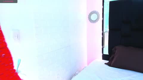 Snapshot of isabella_queen8 chatting on January 4, 1:10 am Isabella Your Queen online show from January 4, 1:10 am