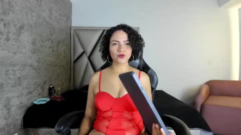 isabella_rosssi1 online show from September 30, 3:55 am