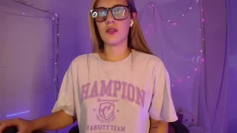 Snapshot of isabella_rross chatting on November 14, 10:51 pm Isabella Rros online show from November 14, 10:51 pm