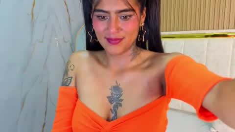 Snapshot of isabella_tx chatting on December 3, 3:03 am Online 2200 to 600 online show from December 3, 3:03 am