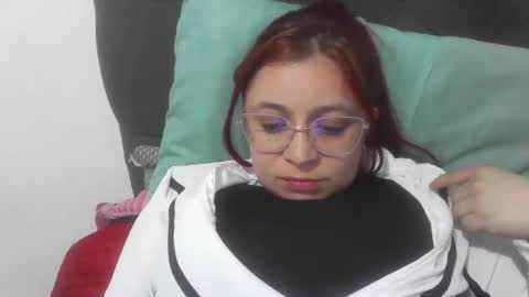 isabellaa_hills_ online show from October 21, 9:59 pm